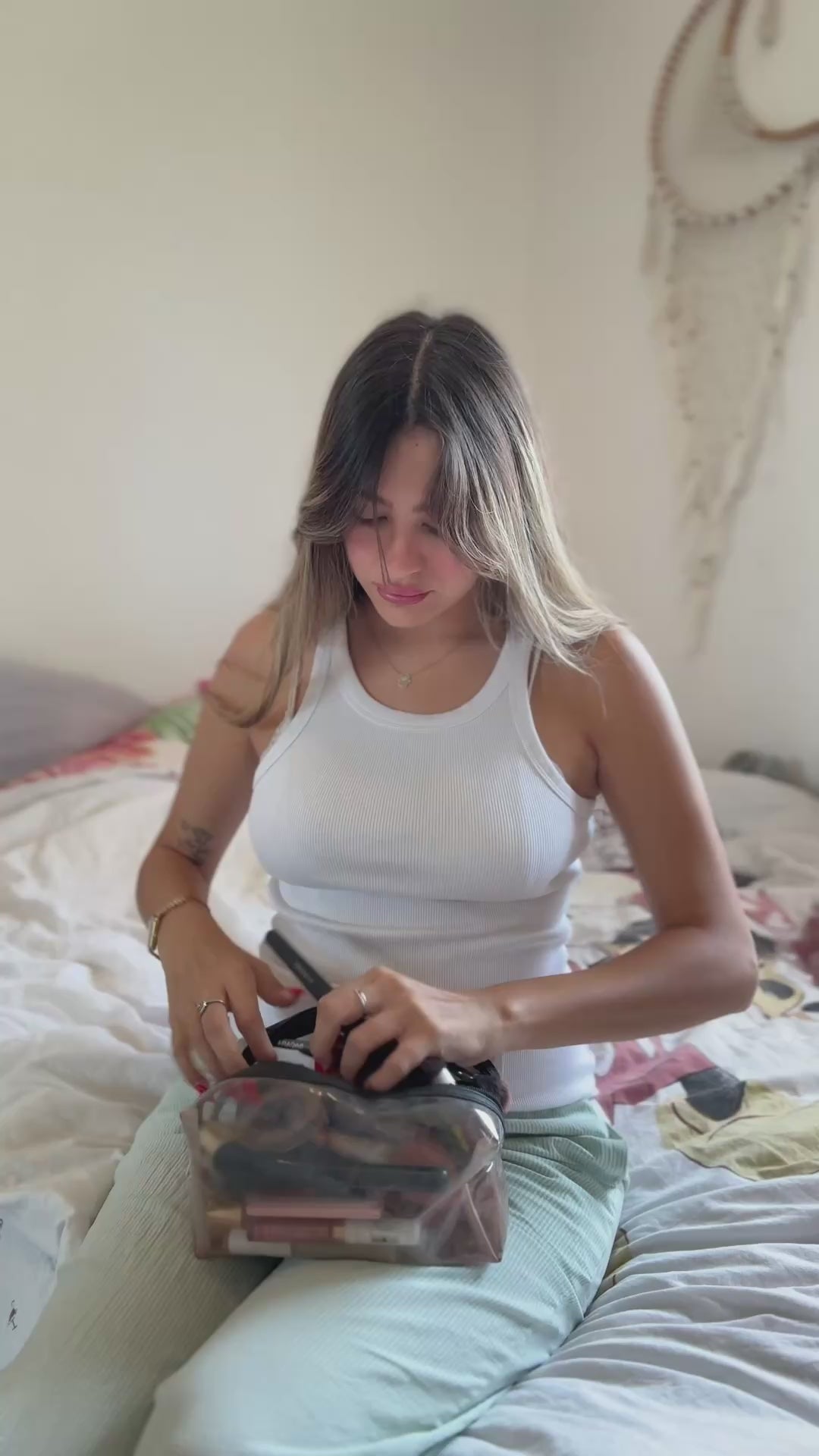 תיק איפור BUNNY:  2+1 מתנה