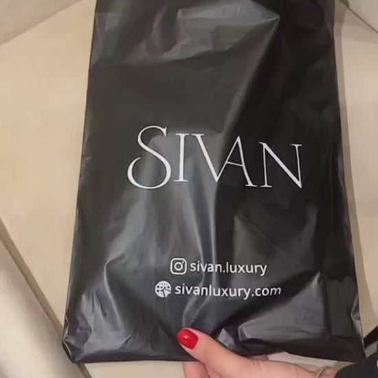 Video provided by Shopify App SwipeUp